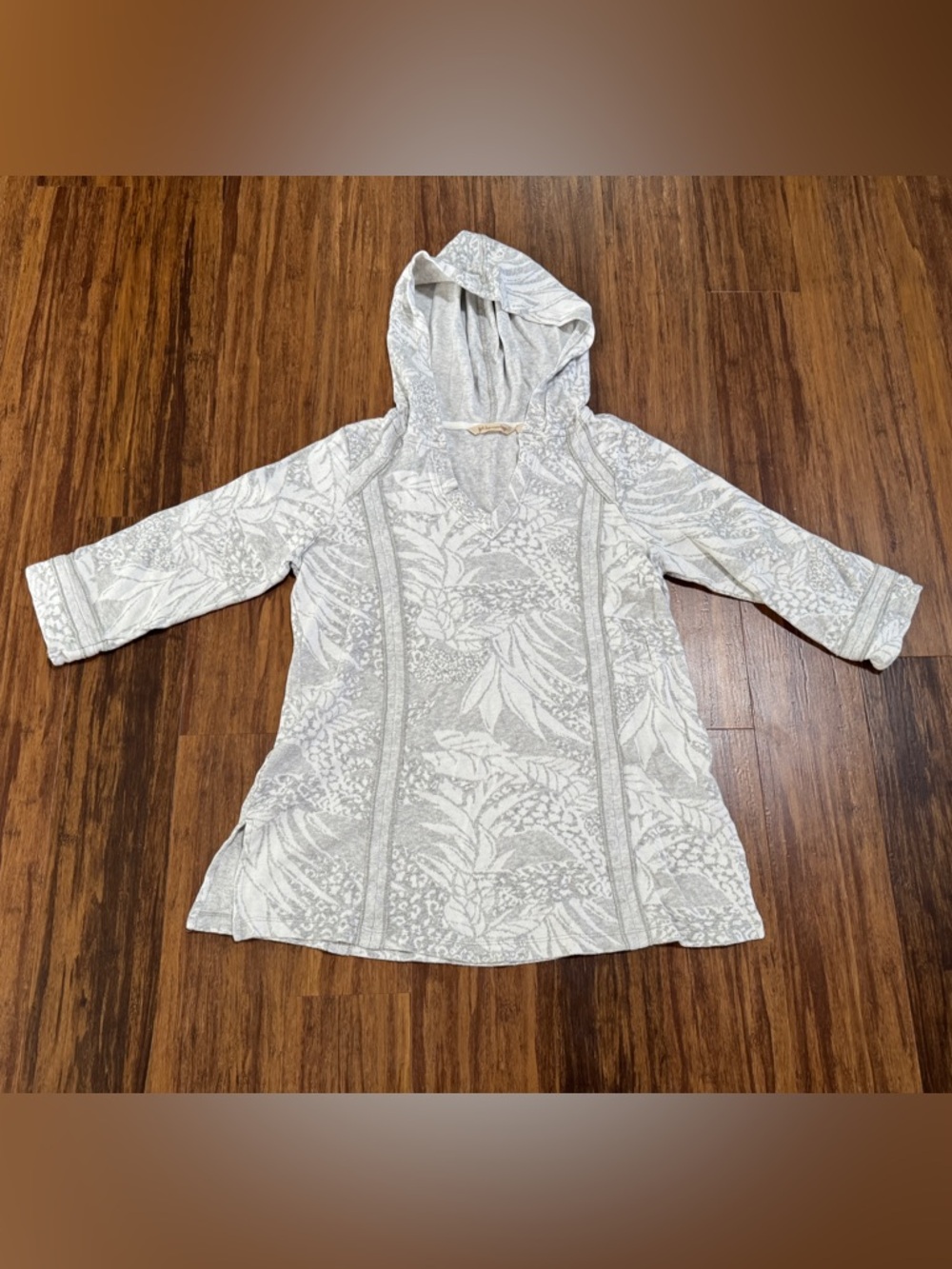 Soft Surroundings Women's PS
Petite Hooded V-Neck Hoodie Floral
Gray Cotton